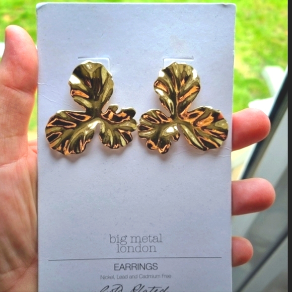 NWT gold plated clover leaf earrings Big Metal London Earrings, brand-new in box - Picture 7 of 12